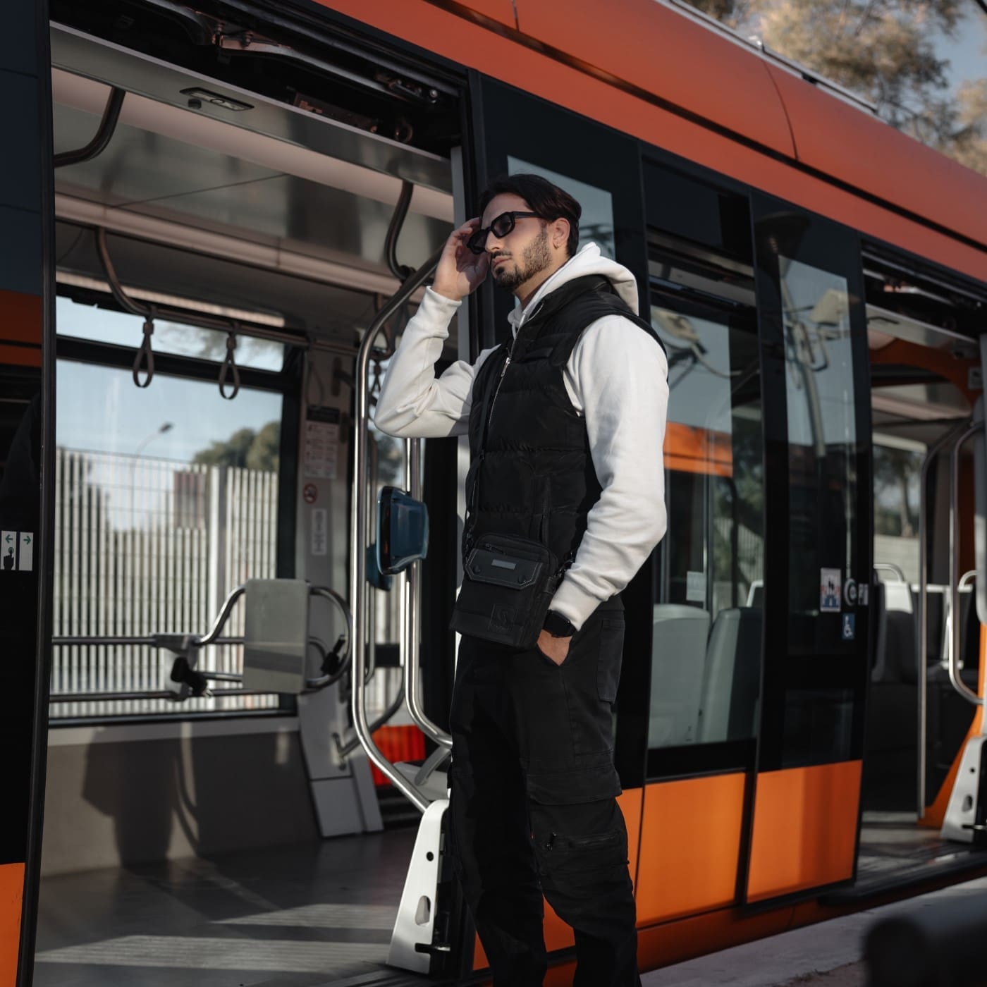 Τσαντάκι ώμου Cardinal 122 μαύρο φωτογραφία