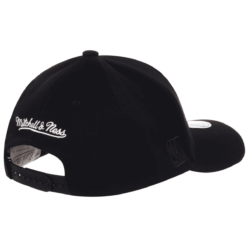 Alternative view of Mitchell & Ness Chicago Bulls Cap Logo